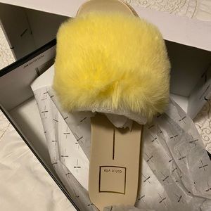 Free Shipping!!!Dolce Vita Faux Fur Slides